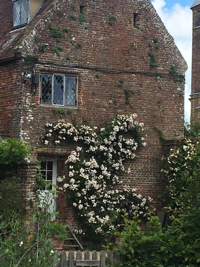 Sissinghurst Castle Farmhouse Exterior photo